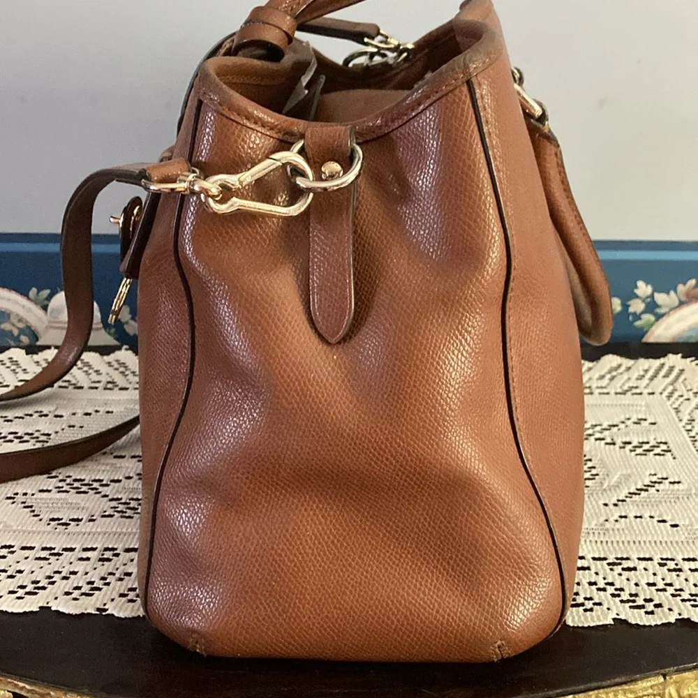 COACH Carmel color hand/shoulder bag, attached key holder, see pics $120 - Picture 4 of 13